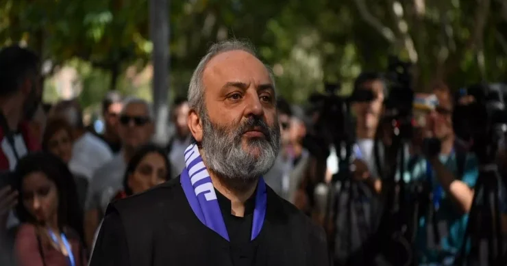 Ermənistanda terror törədib hakimiyyətə gəlmək istəyən keşiş saxlanıldı YENİLƏNİB