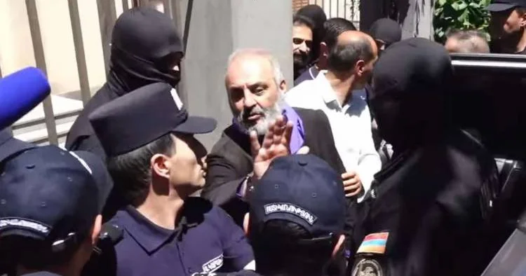 Çevrilişə cəhd edən erməni keşiş SAXLANILDI