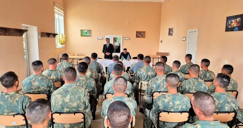 Qusarda hərbçilərlə “Radikal dini cərəyanlar və ifrat məzhəbçilik” mövzusunda maarifləndirmə işi aparılıb