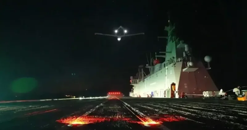 Bayraktar TB3 произвел посадку ночью на TCG Anadolu Видео испытаний