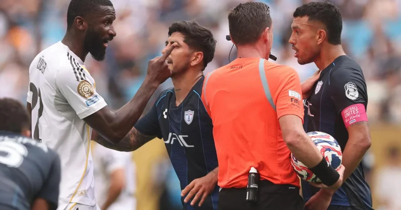 FIFA Antonio Rüdigerin irqçiliyə məruz qalması iddiası ilə bağlı araşdırma aparır