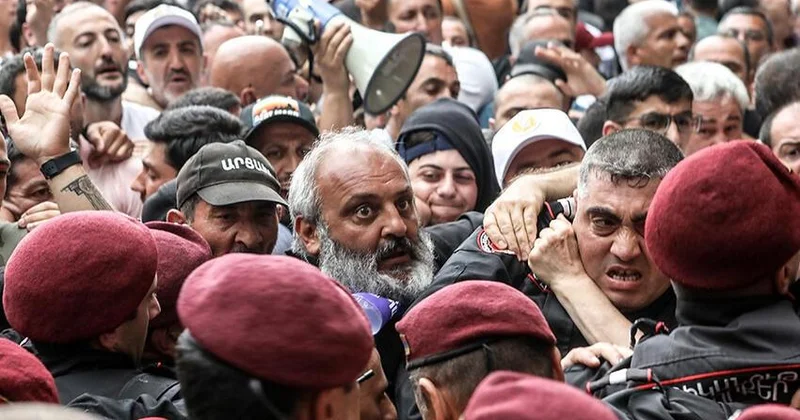 Qabaqlayıcı zərbə: Paşinyan riski kiçikkən boğmağa çalışır