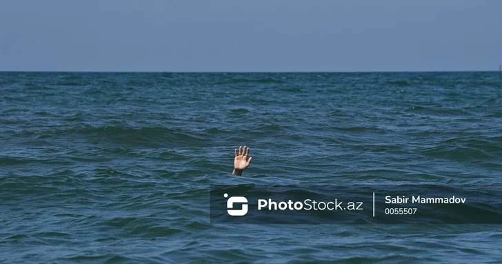 Спасатели МЧС извлекли тело утонувшего из моря в Нардаране