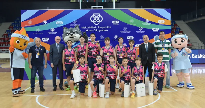 Nazir məktəblilərin basketbol yarışlarını izlədi Fotolar