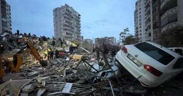 Venesuelada 7,1 bal gücündə zəlzələ: Karakasda binalar çökdü