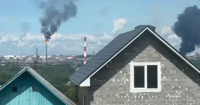 Удар на 1500 километров: Зеленский подтвердил атаку на НПЗ в Уфе ВИДЕО