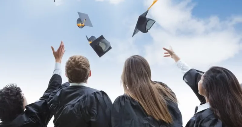 Britaniyada hər dörd universitet məzunundan biri ali təhsil səbəbindən maliyyə itkisi ilə qarşılaşır