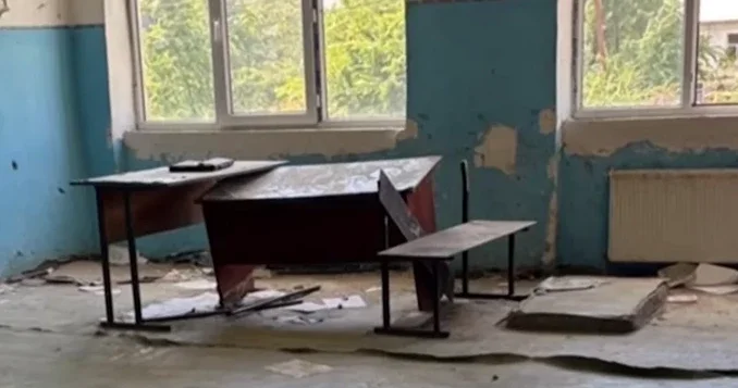 Как в некоторых индийских школах: в Лянкяране пожаловались на состояние школы