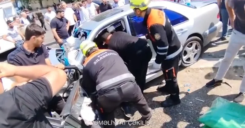 В Баку столкнулись Mercedes и Range Rover ВИДЕО