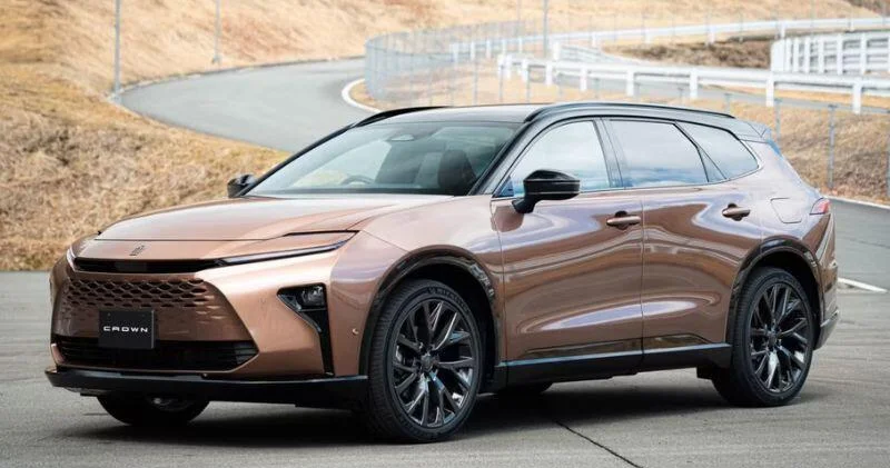 Новая Toyota Crown: раскрыты детали появления доступного гибрида
