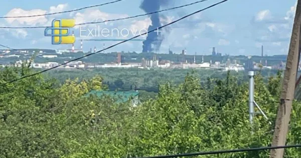 В России горит нефтебаза, под ударом нефтезавод: есть погибшие