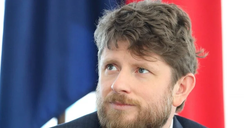 От дипломатии к доярству: посол Франции проверил армянское молоко лично Minval Politika