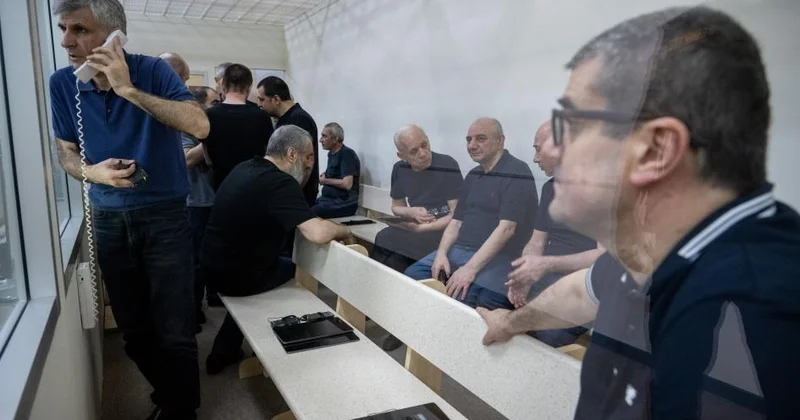 Arayik və dəstəsinin məhkəməsi davam edir Bu dəfə mülklərini itirmiş, əsir düşmüş şəxslər ifadə verdilər