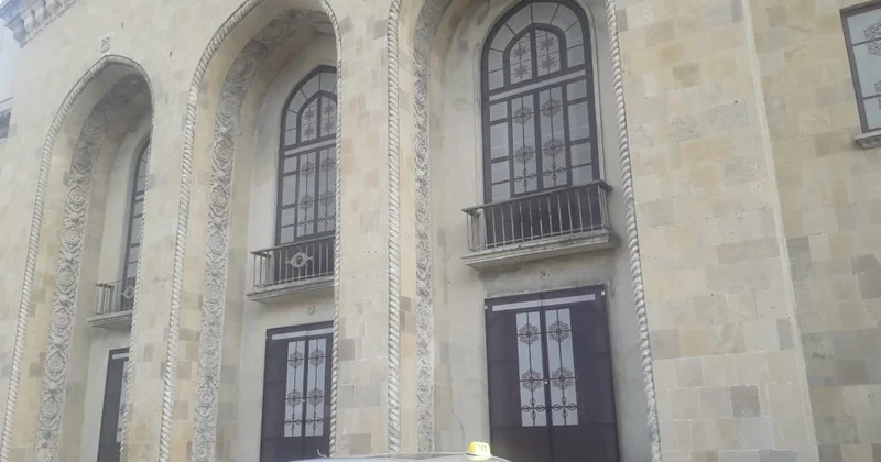 Hansısa maraqlara görə tariximizi darmadağın etdilər BAKI SAKİNİ TARİXİ ABİDƏLƏRİN MƏHV OLUNMASINA ETİRAZ EDİR