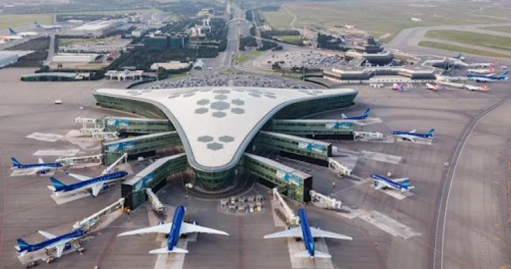 Bakı aeroportunda ƏMƏLİYYAT: Dubaydan gələn sərnişində nələr tapıldı?