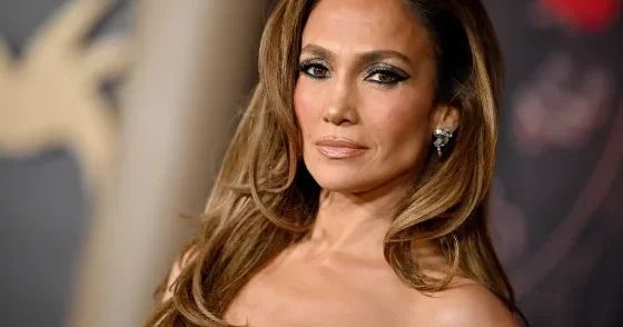 56 yaşlı Cennifer Lopez uşaqlıq fotosunu paylaşdı