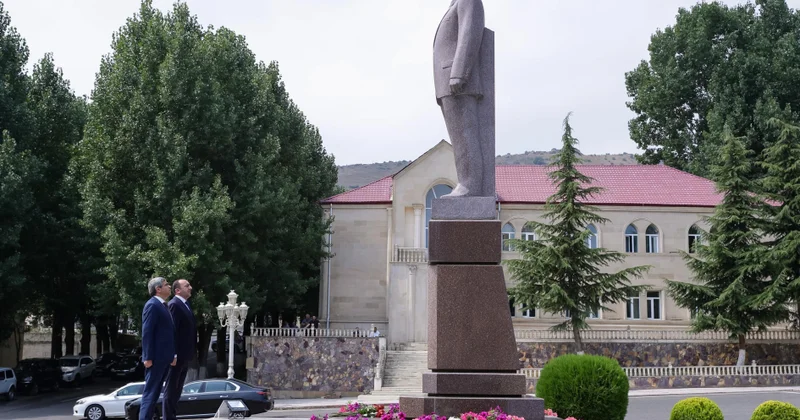 Əmək və əhalinin sosial müdafiəsi naziri Daşkəsəndə vətəndaşların müraciətlərini dinləyib