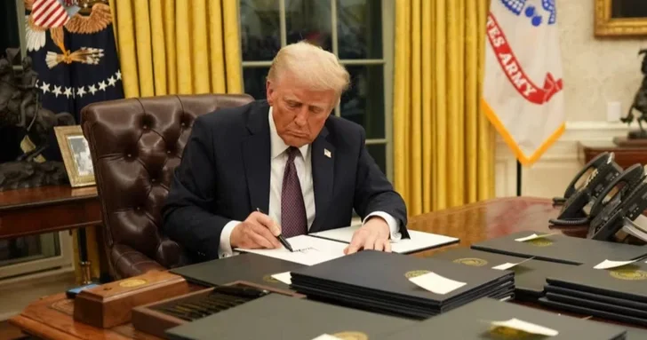 Трамп подписал исторический закон о сокращении бюджета на 9 миллиардов долларов