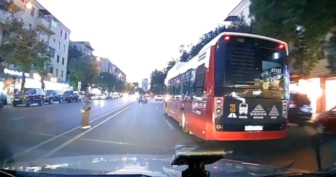 Bu halda avtobusu ötəməyin; tələ var İzahlı VİDEO