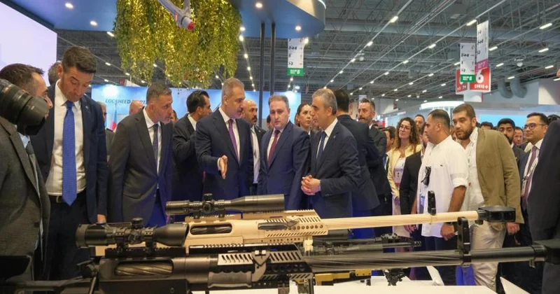 Hakan Fidan və Səlcuk Bayraktar “IDEF 2025” sərgisində “Azərsilah”ın stendini ziyarət ediblər