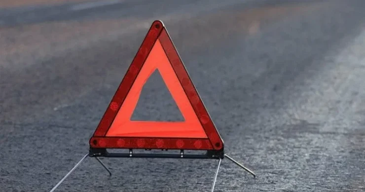 Abşeronda motosiklet yolu keçmək istəyən piyadanı vurdu