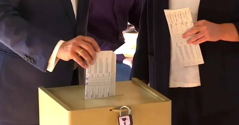 Almaniyada vitse spiker seçki bülleteninə svastika çəkdi