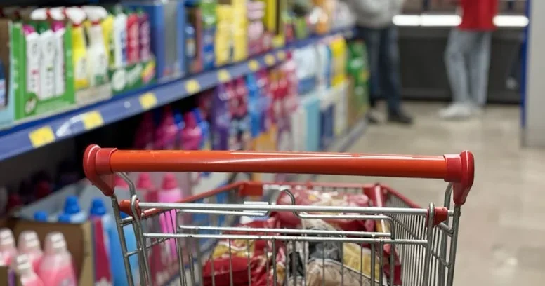 67 yaşlı qadına market QADAĞASI