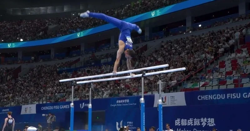 İtaliyalı gimnast yarış zamanı yıxılaraq komaya düşüb