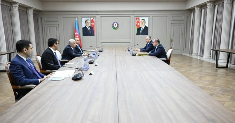 Əli Əsədov Givi Mikanadze ilə görüşüb