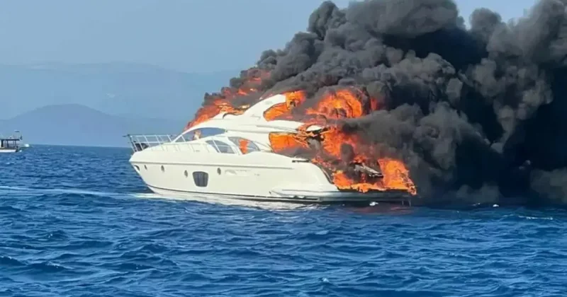 Пожар на лодке у берегов Стамбула: на борту 12 человек Видео