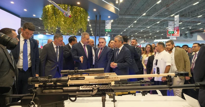“IDEF 2025” sərgisində müdafiə sənayesi sahəsi ilə bağlı müzakirələr aparılıb