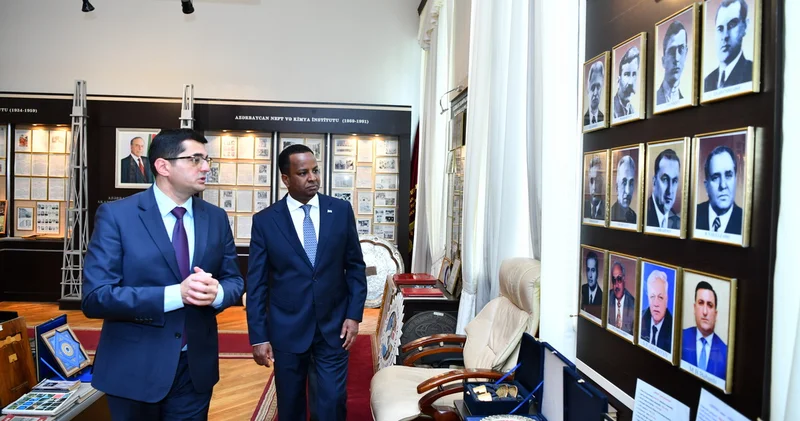 Somali Federativ Respublikasının xarici işlər və beynəlxalq əməkdaşlıq naziri ADNSU da FOTOLAR