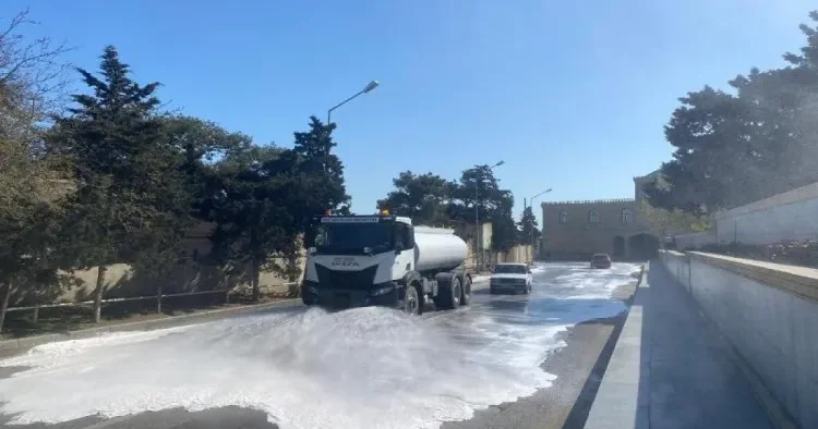 Bakıda iməclik keçirildi, şəhər yuyuldu FOTO