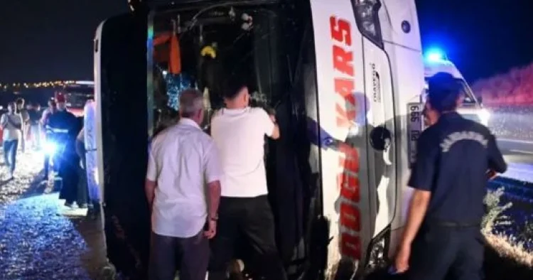 Türkiyədə sərnişin avtobusu aşıb