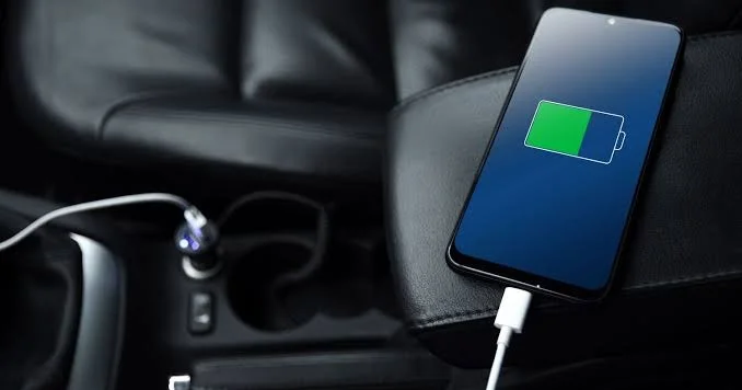 Smartfonu avtomobildə enerji ilə doldurmaq yanacaq sərfiyyatını artırır?