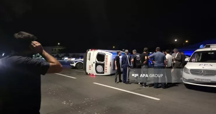 Naxçıvanda təcili tibbi yardım avtomobili aşdı, xəsarət alanlar var
