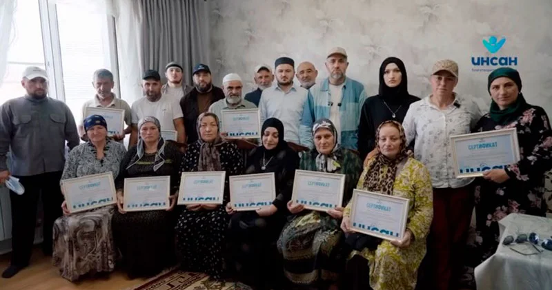 “İnsan“ fondu bu məntəqədə daşqından zərər çəkmiş hər ailəyə 100 min pul, ərzaq, geyim bağışladı... Dağıstanda... FOTO