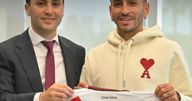 Argentinalı hücumçu ölkəsinə qayıtdı