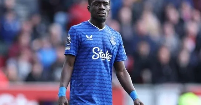 Everton Qeyeni yola saldı