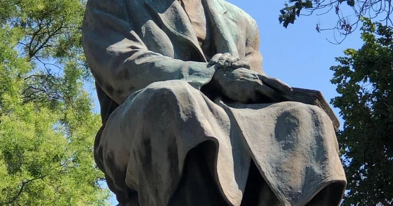 Əsrləri aşan söz sahibi!