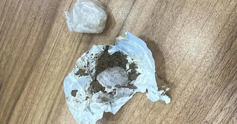 Həbsxanadakı qohumuna narkotik keçirmək istədi