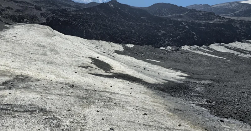 Tufandağda buzlaqlar sürətlə əriyir FOTO
