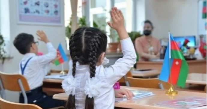 Yeni tədris ili ilə bağlı DƏYİŞİKLİK GÖZLƏNİLİR: Bu il məktəblər sentyabrın 20 i başlayacaq?