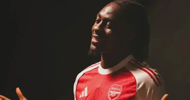 Bir London klubundan digərinə keçdi