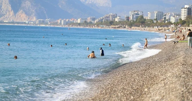 Türkiyədə dənizlərin temperaturu dünya ortalamasından daha yüksəkdir
