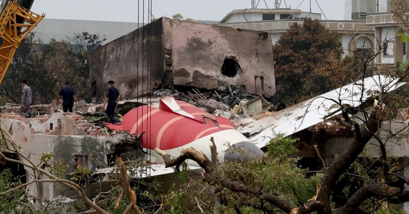 Hindistanda Boeing təyyarəsinin qəzaya uğramasının mümkün səbəbi açıqlandı