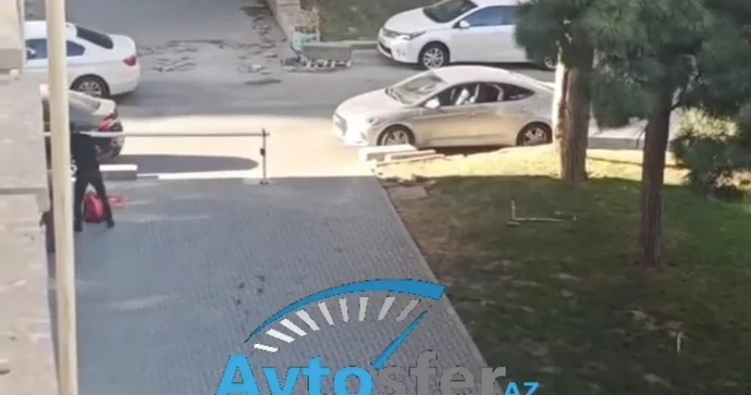 Xətaidə icra hakimiyyətinin aynında səkiyə şlaqbaum quraşdırılıb VİDEO