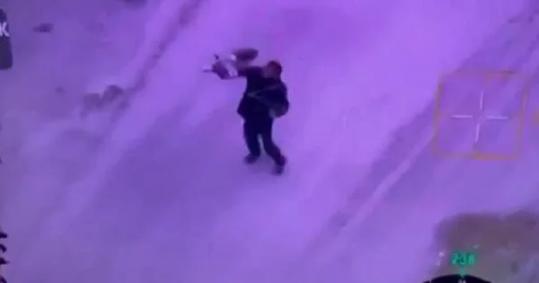 Sərxoş ukraynalı rus dronunu yalın əllə sıradan çıxardı Video