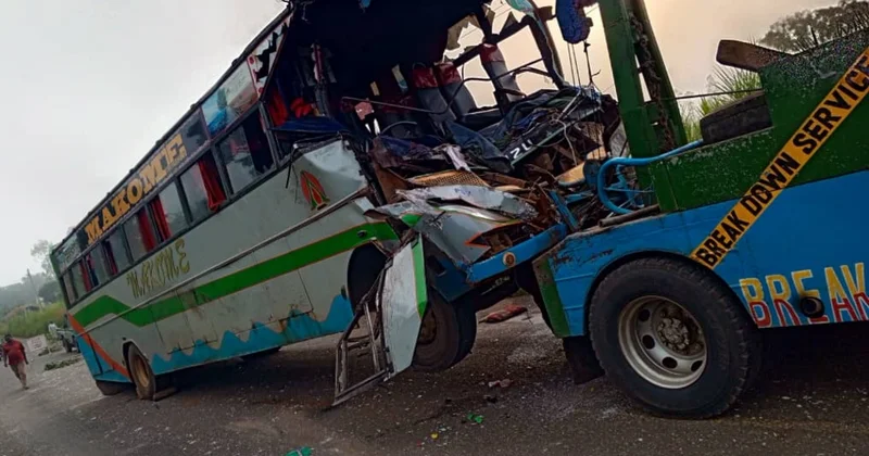 Avtobus fillə toqquşdu: Ölənlər var