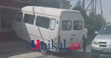 Mikroavtobus marketə çırpıldı VİDEO